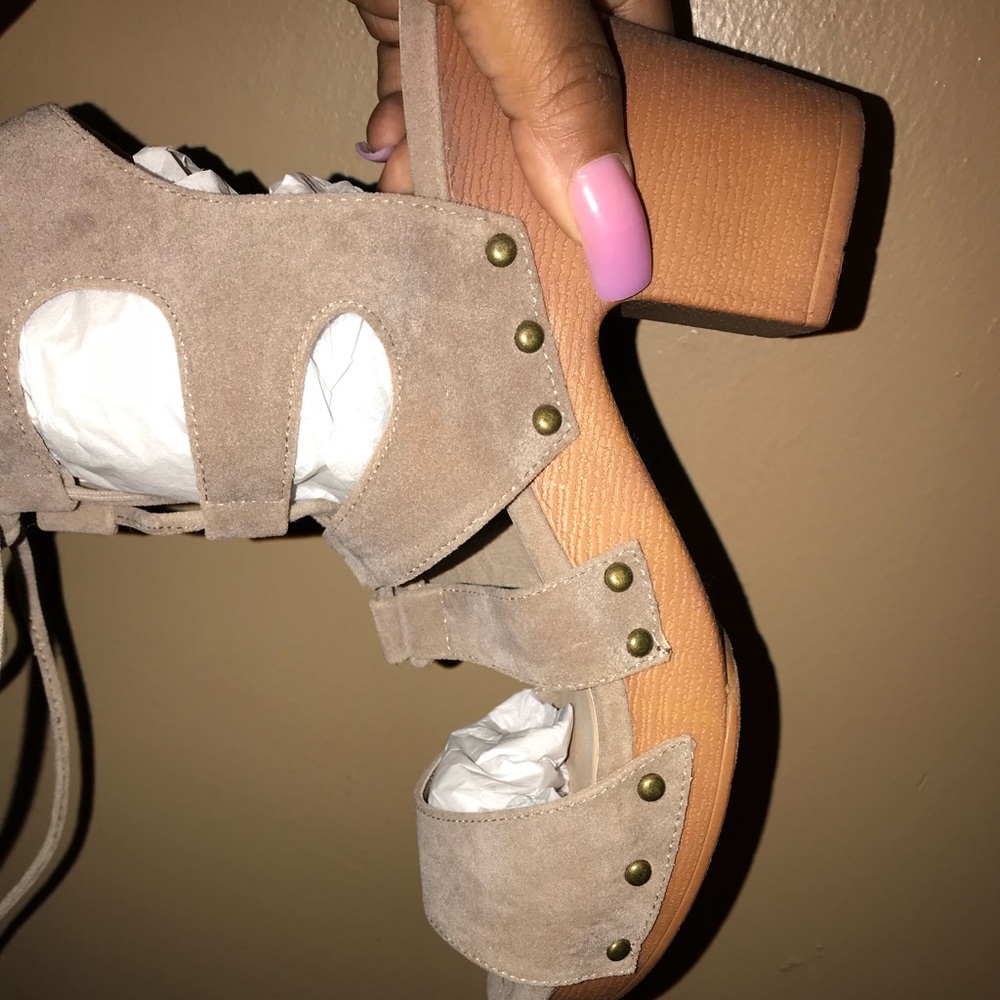 ShoeDazzle size 11 New bundle with red converse